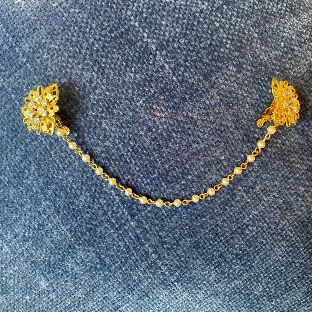 Vintage 1950s Sweater Guard Gold Tone Filigree Faux Pearl Cardigan Clip